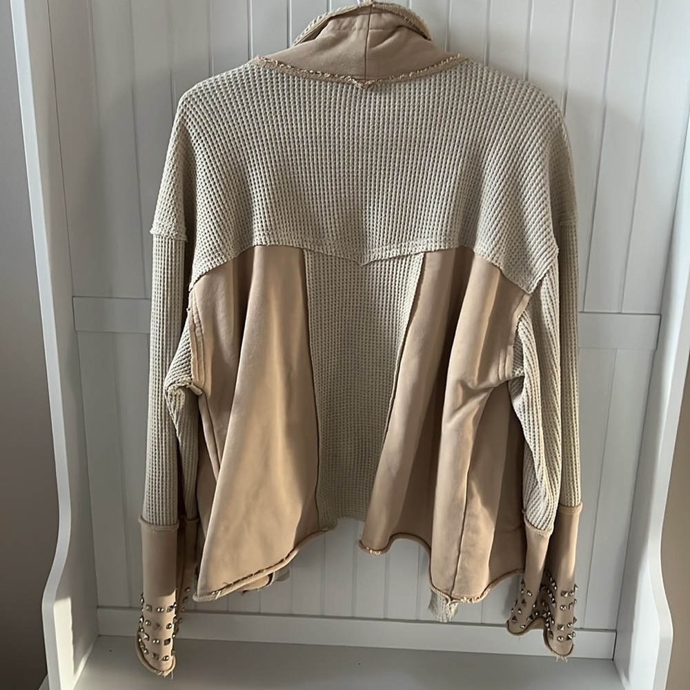 POL Jacket - Picture 2 of 7